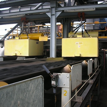 Suspension overband magnetic separator 