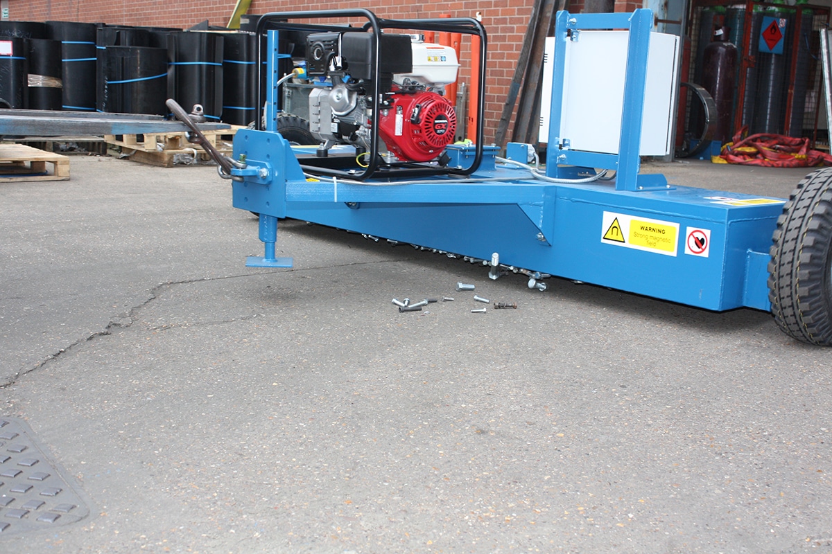 Bunting_Electromagnet Forklift Sweeper